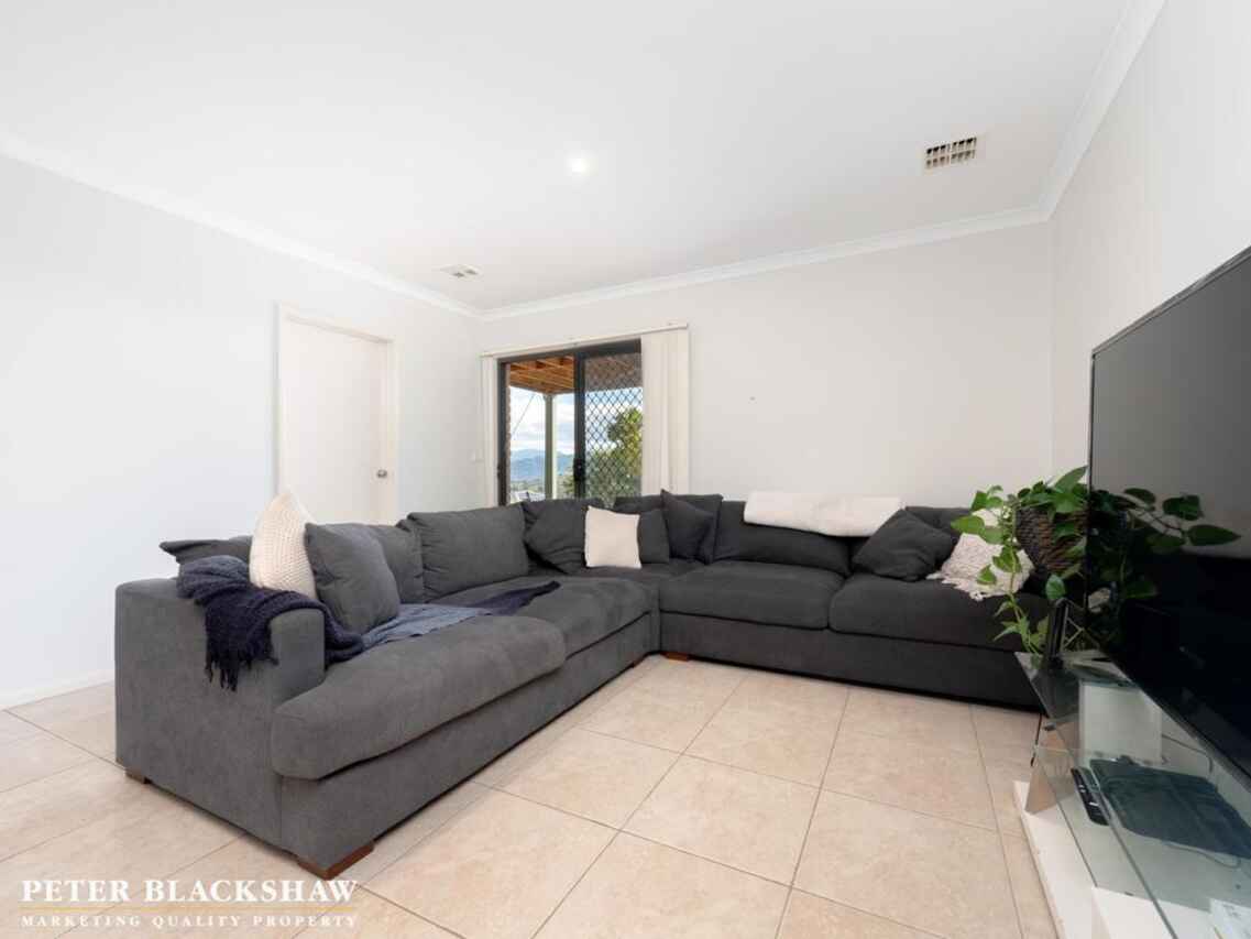 6 Crespin Place Banks