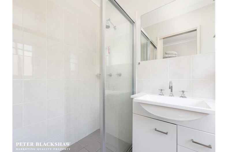 6 Crespin Place Banks