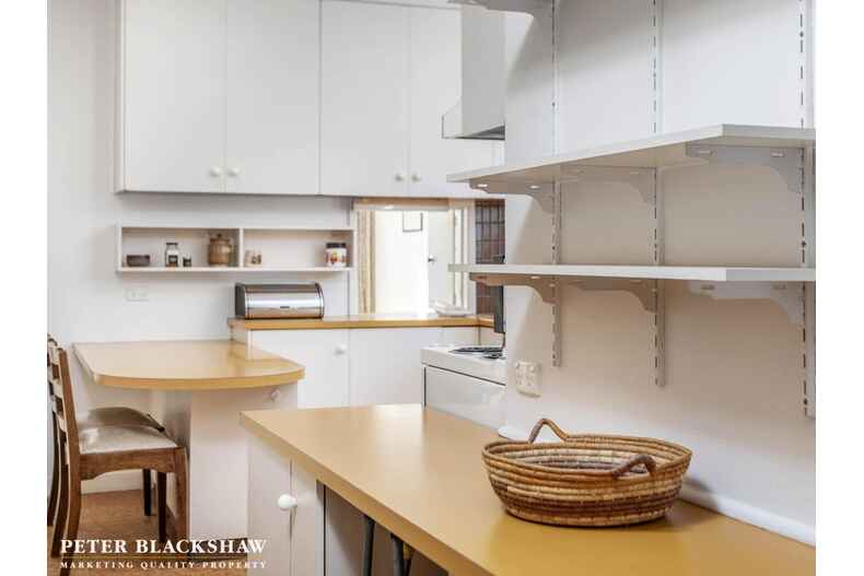 60 Captain Cook Crescent Griffith