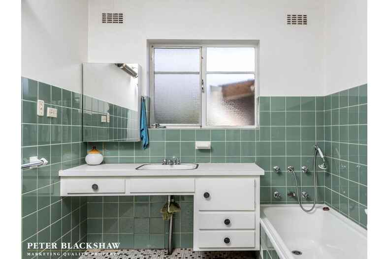 60 Captain Cook Crescent Griffith