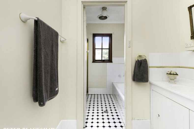 55 Schlich Street Yarralumla 55 Schlich Street Yarralumla