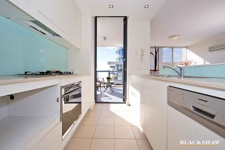 152/106 Giles Street Kingston