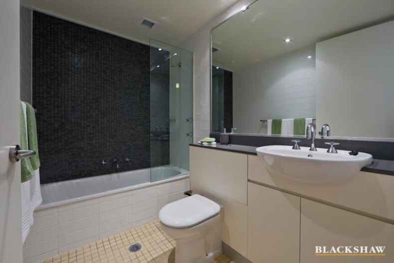 152/106 Giles Street Kingston