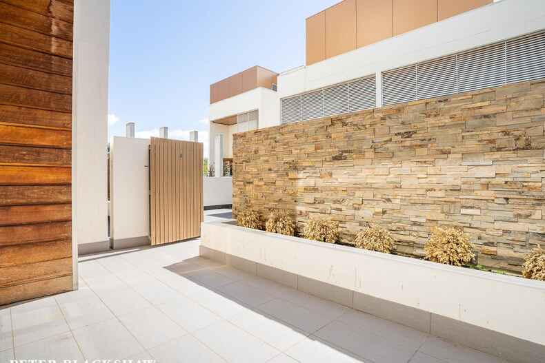4/49 Hampton Circuit Yarralumla