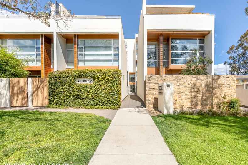 4/49 Hampton Circuit Yarralumla
