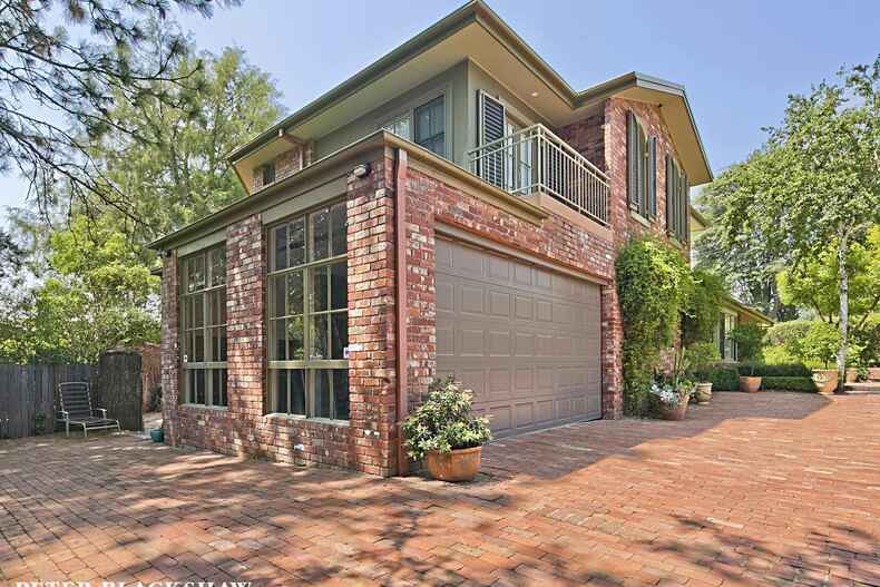 34 Banks Street Yarralumla