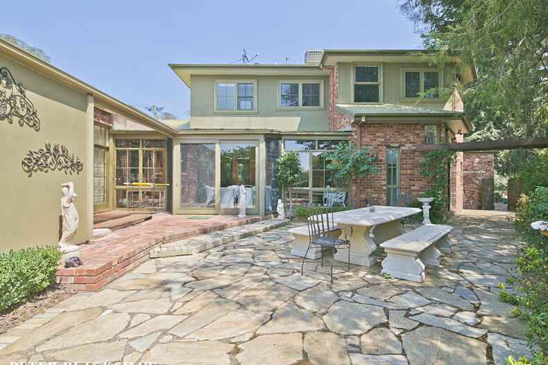 34 Banks Street Yarralumla