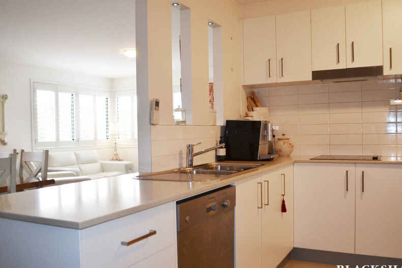 8/6 Cunningham Street Kingston