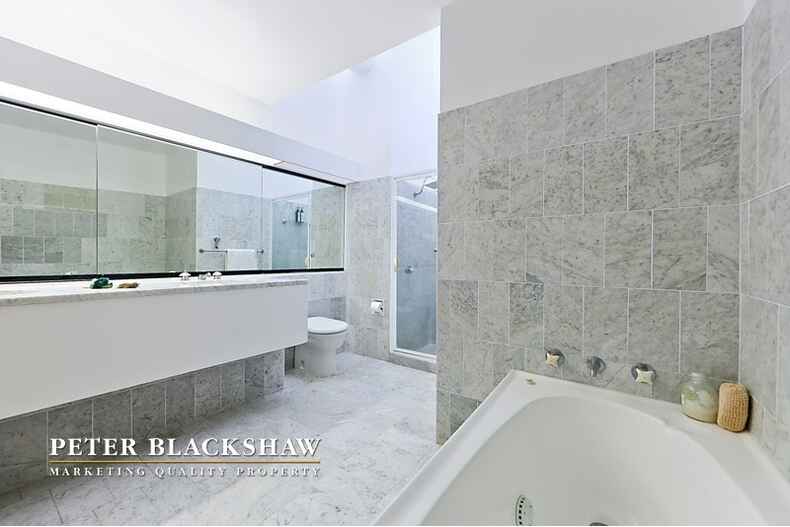 11/127 Hopetoun Circuit  Yarralumla