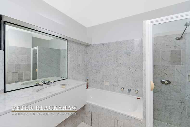 11/127 Hopetoun Circuit  Yarralumla