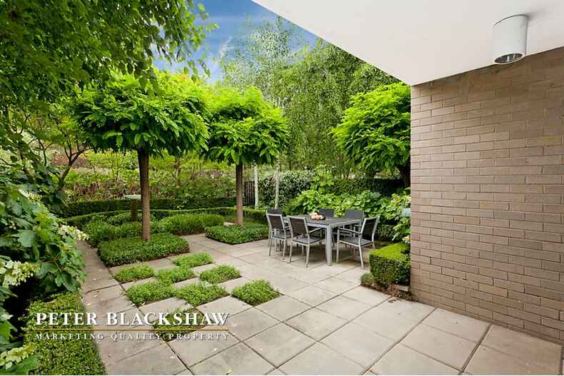 11/127 Hopetoun Circuit  Yarralumla