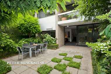 11/127 Hopetoun Circuit  Yarralumla