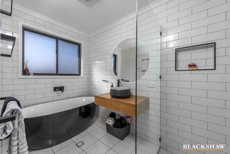 168 Newman Morris Circuit Oxley