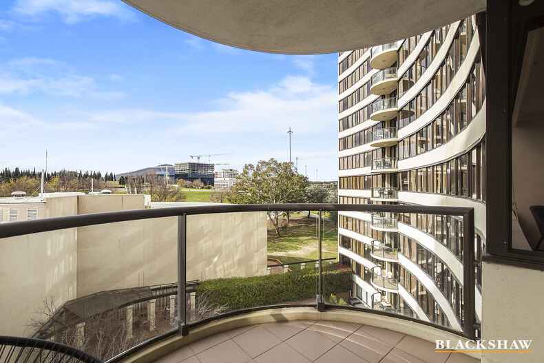 502/2 Marcus Clarke Street City