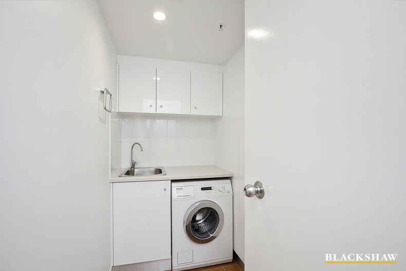 502/2 Marcus Clarke Street City