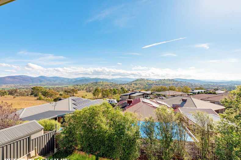 6 Crespin Place Banks