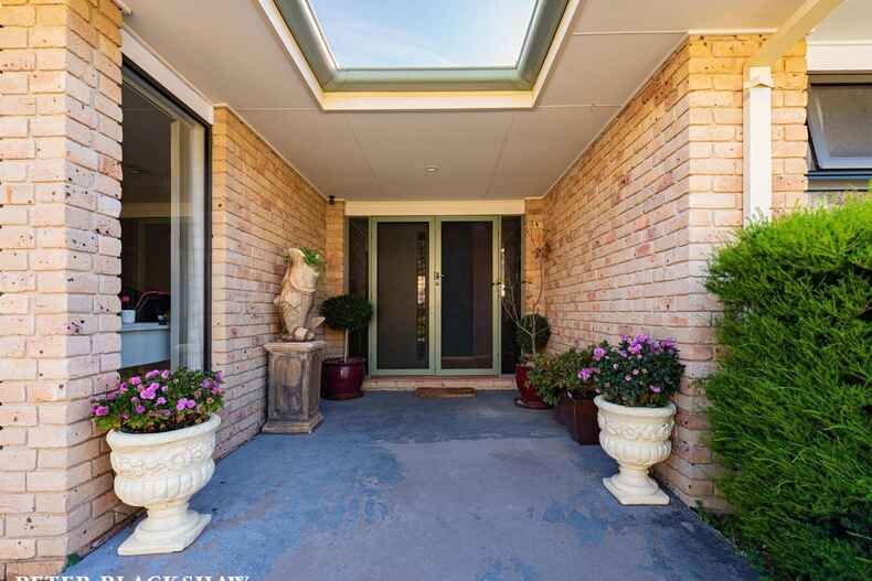 6 Crespin Place Banks