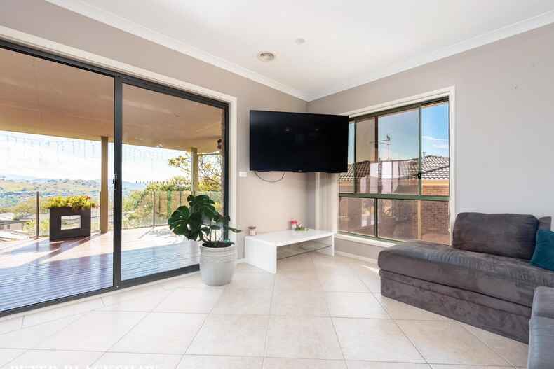 6 Crespin Place Banks