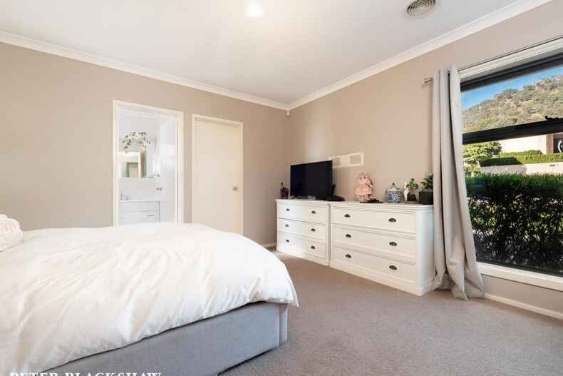 6 Crespin Place Banks