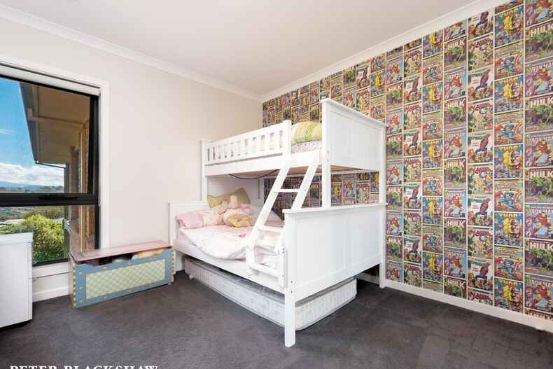 6 Crespin Place Banks