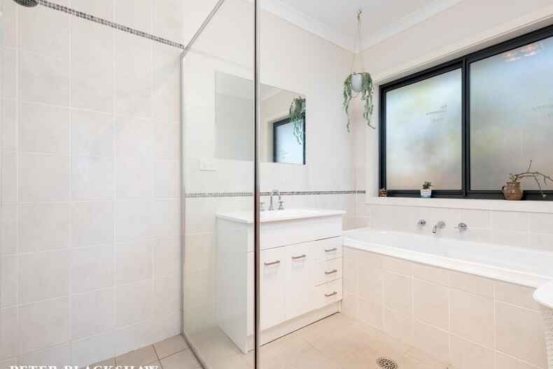 6 Crespin Place Banks