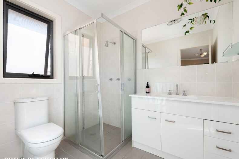 6 Crespin Place Banks