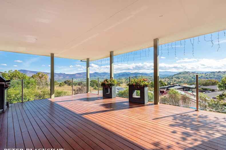 6 Crespin Place Banks