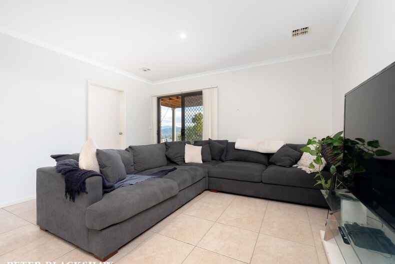 6 Crespin Place Banks