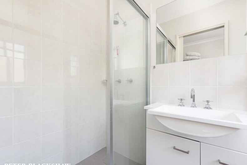 6 Crespin Place Banks