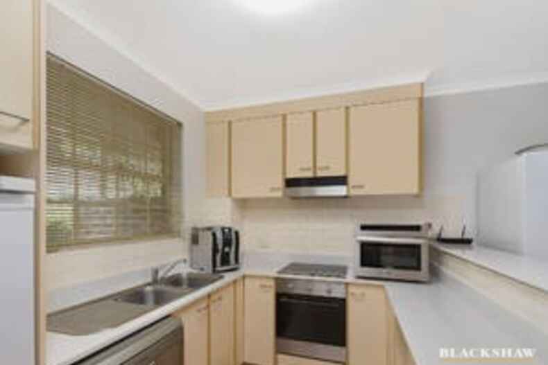 111/11 Giles Street Kingston