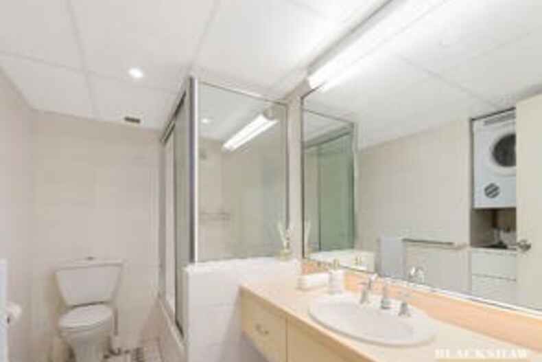 111/11 Giles Street Kingston