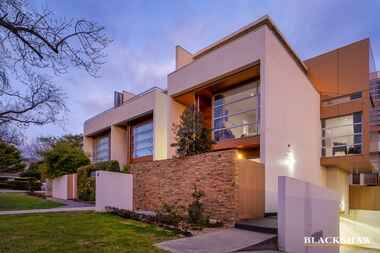 3/49 Hampton Circuit Yarralumla