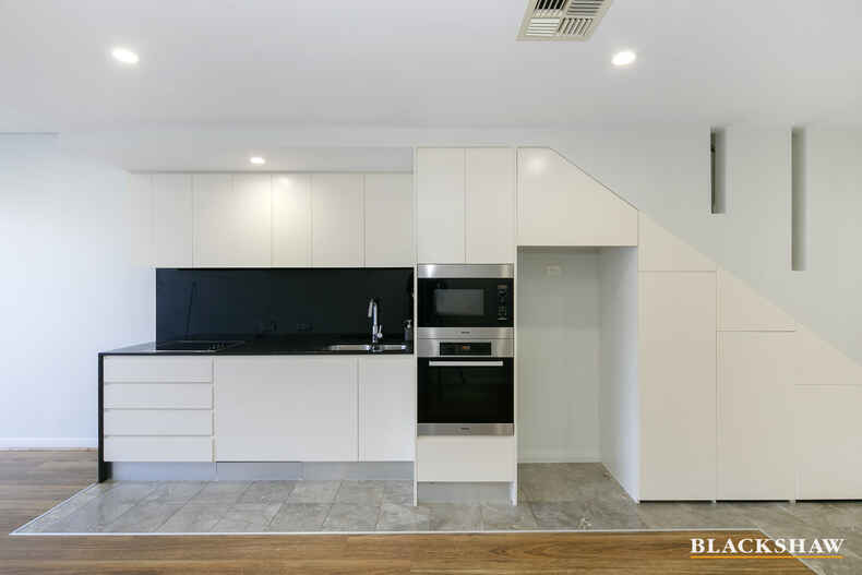 4/20 Eyre Street Kingston
