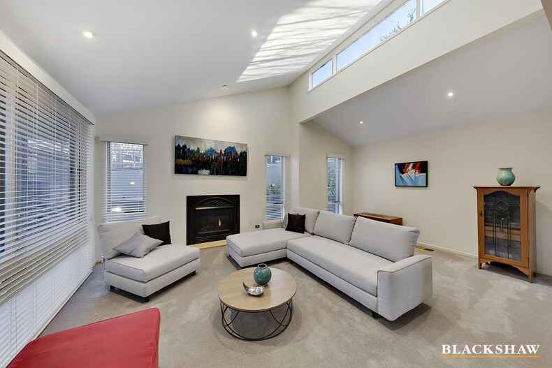 126 Hawkesbury Crescent Farrer