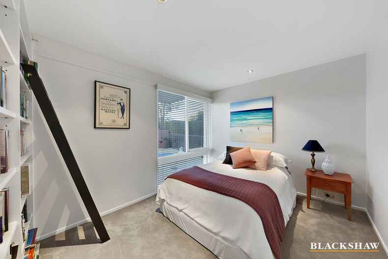 126 Hawkesbury Crescent Farrer