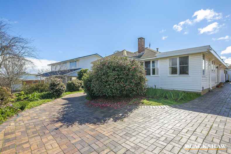17 Hampton Circuit Yarralumla