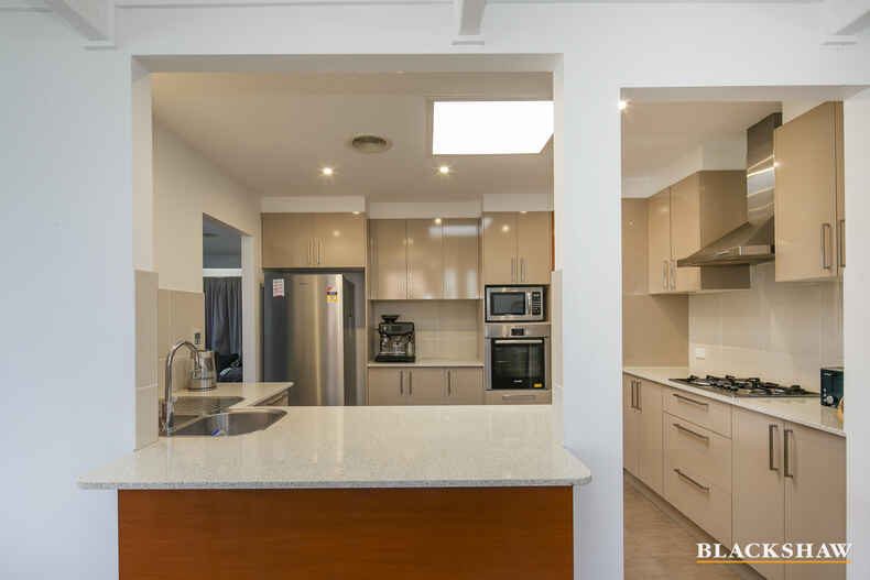 17 Hampton Circuit Yarralumla