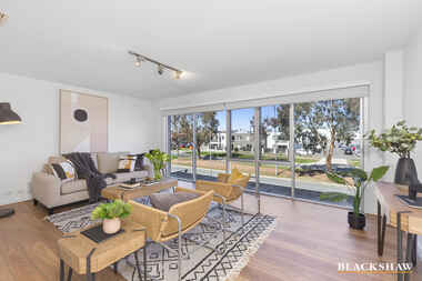 2/63A Anthony Rolfe Avenue Gungahlin