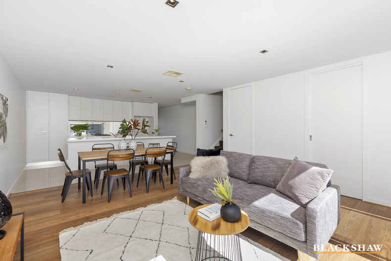 2/63A Anthony Rolfe Avenue Gungahlin