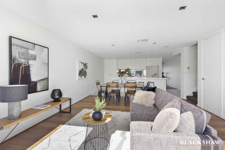 2/63A Anthony Rolfe Avenue Gungahlin