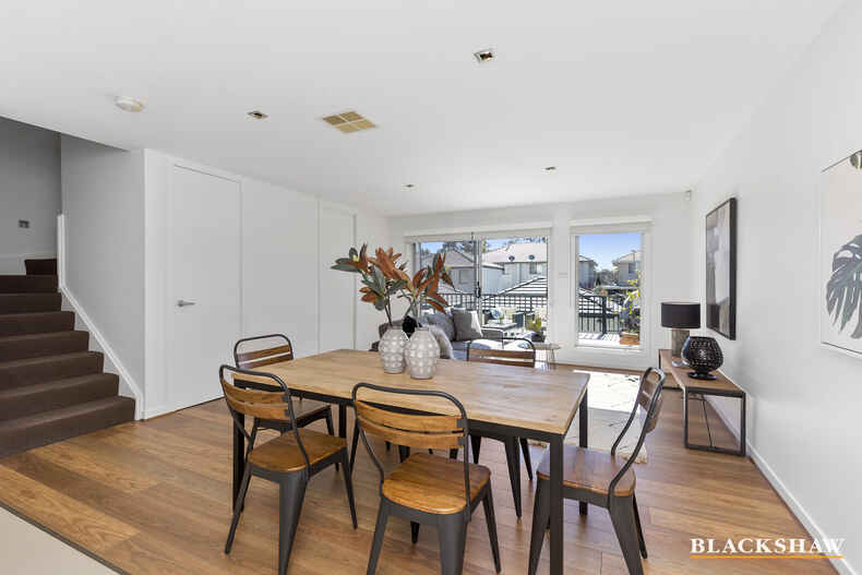 2/63A Anthony Rolfe Avenue Gungahlin