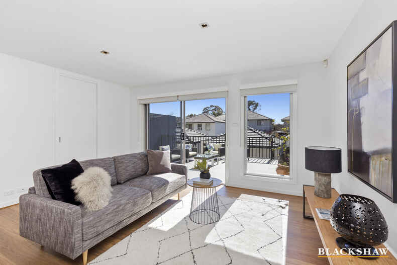 2/63A Anthony Rolfe Avenue Gungahlin