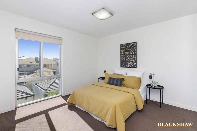 2/63A Anthony Rolfe Avenue Gungahlin
