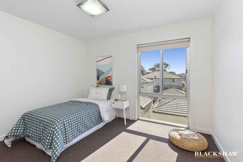 2/63A Anthony Rolfe Avenue Gungahlin