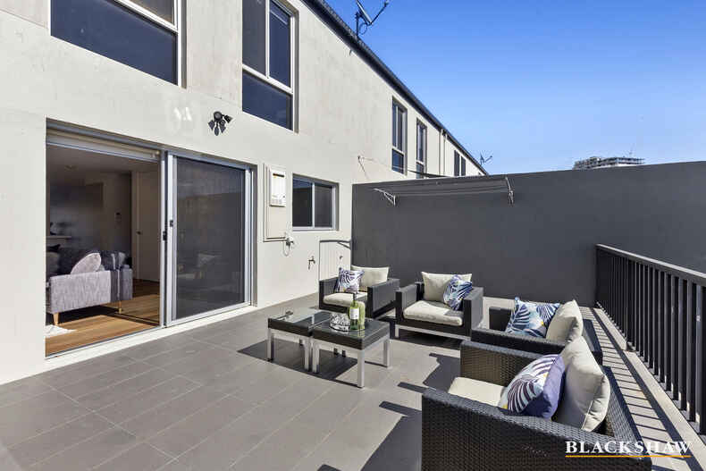 2/63A Anthony Rolfe Avenue Gungahlin