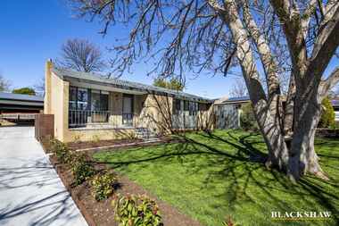 17 Lindrum Crescent Holt