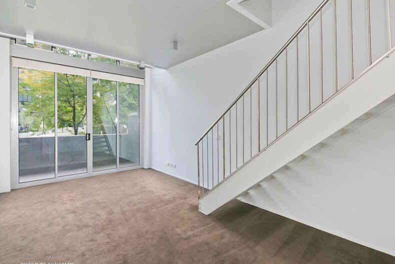3/5 Burbury Close Barton