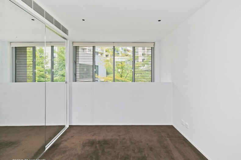 3/5 Burbury Close Barton