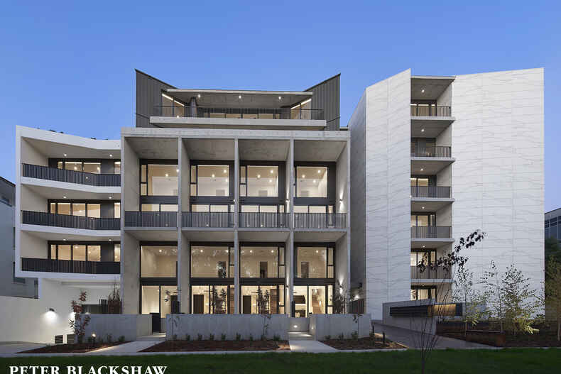 2/22 Canberra Avenue Forrest