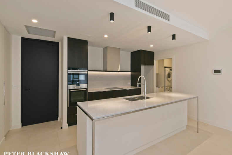 2/22 Canberra Avenue Forrest